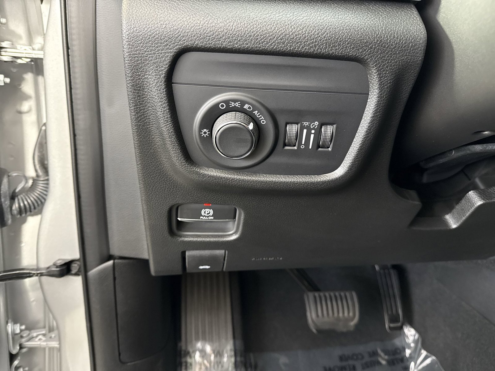 Used 2026 Jeep Grand Cherokee Altitude AWD/4WD image 15