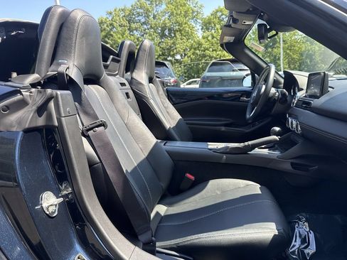Used 2021 MAZDA MX-5 Miata Grand Touring RWD image 25