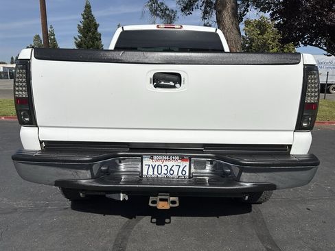 Used 2005 GMC Sierra 2500 SLE w/ Skid Plate Package AWD/4WD image 11
