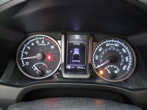 Used 2020 Toyota Tacoma TRD Off-Road w/ TRD Premium Off Road Package image 18