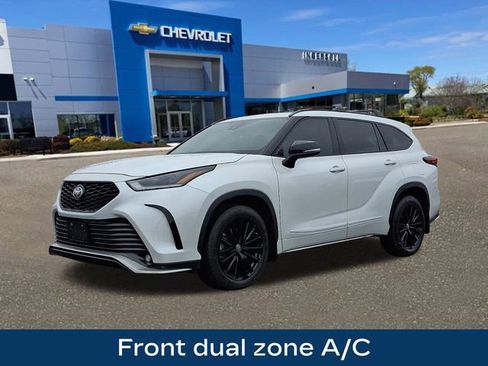 Used 2023 Toyota Highlander XSE image 4