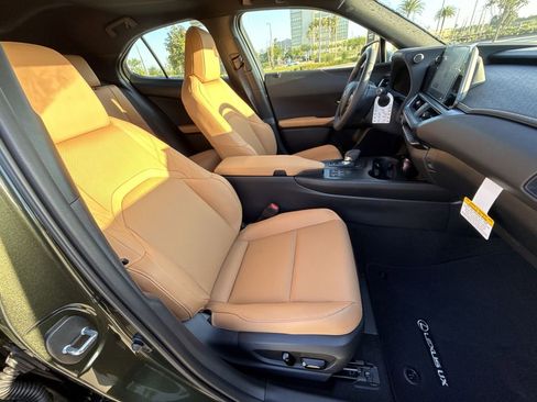 New 2026 Lexus UX 300h FWD image 16