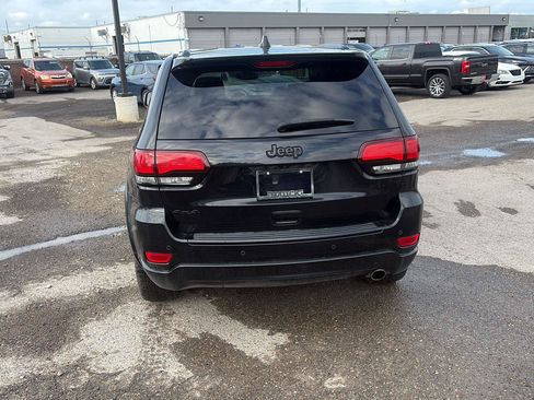 Used 2018 Jeep Grand Cherokee Altitude AWD/4WD image 5