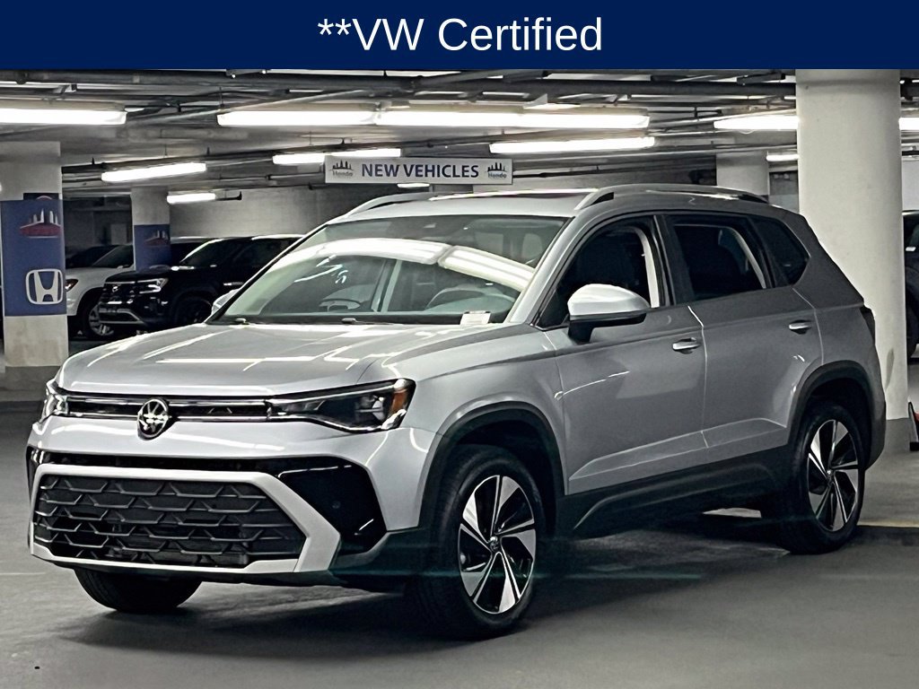 Used 2025 Volkswagen Taos SE w/ Panoramic Sunroof Package AWD/4WD image 3
