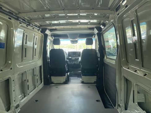 Used 2023 Mercedes-Benz Sprinter 2500 image 9
