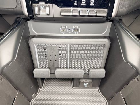 New 2026 RAM 1500 4x4 Crew Cab image 14