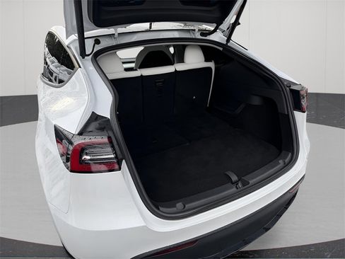 Used 2024 Tesla Model Y Long Range image 26