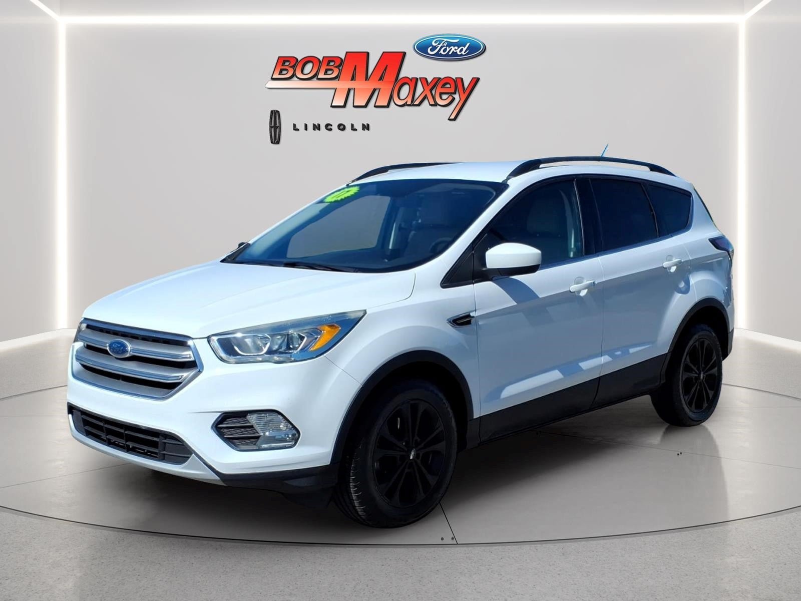 Used 2017 Ford Escape SE w/ SE Leather Comfort Package FWD image 1