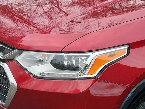 Used 2018 Chevrolet Traverse LT image 9