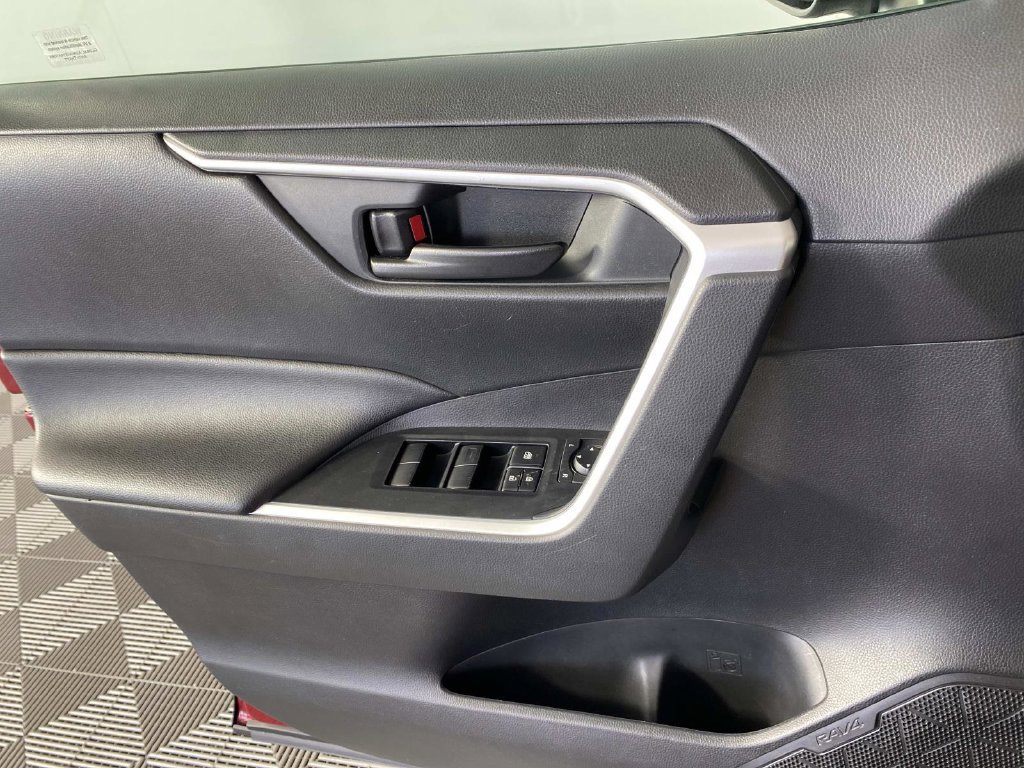 Used 2020 Toyota RAV4 LE w/ All Weather Liner Package AWD/4WD image 22