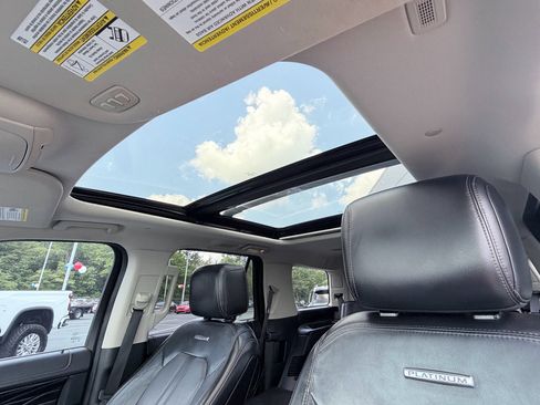 Used 2019 Ford Expedition Platinum RWD image 11