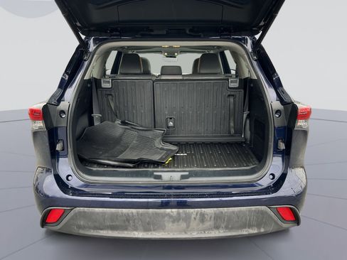 Used 2022 Toyota Highlander XLE image 26