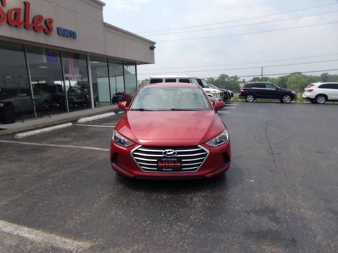 Used 2017 Hyundai Elantra SE FWD image 3