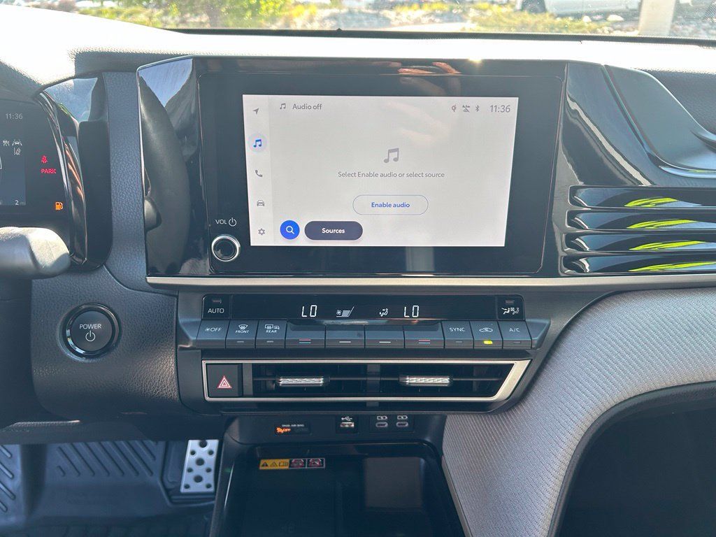 Used 2025 Toyota Camry SE AWD/4WD image 21