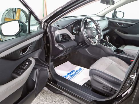 Used 2024 Subaru Outback Premium AWD/4WD image 3
