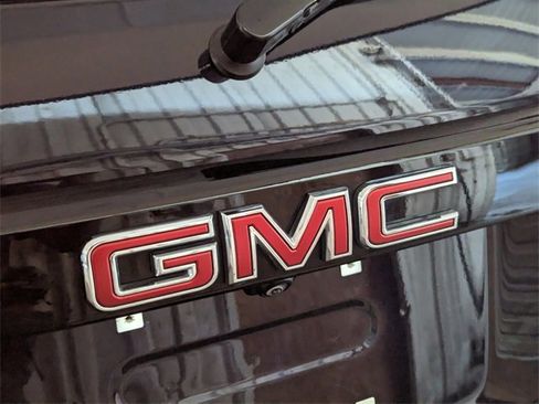 Used 2021 GMC Acadia SLT w/ Elevation Edition image 13