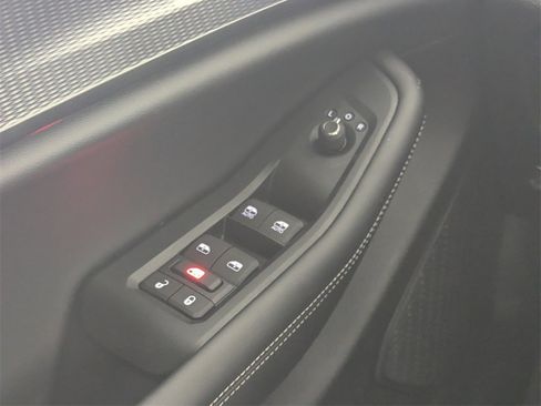 New 2025 Jeep Grand Cherokee Altitude image 17