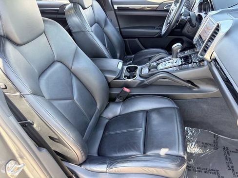 Used 2018 Porsche Cayenne AWD/4WD image 19