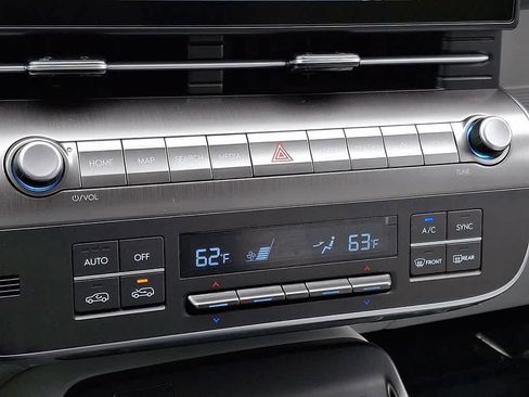 Certified 2025 Hyundai Kona SEL AWD/4WD image 14