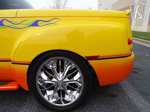 Used 2004 Chevrolet SSR w/ Preferred Equipment Group image 32