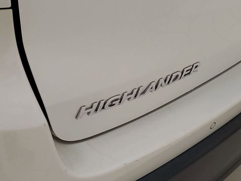 Used 2017 Toyota Highlander Limited AWD/4WD image 23
