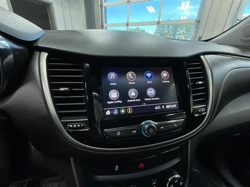 Used 2020 Chevrolet Trax LT AWD/4WD image 17
