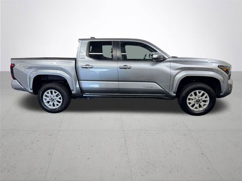 Used 2024 Toyota Tacoma SR5 AWD/4WD image 8