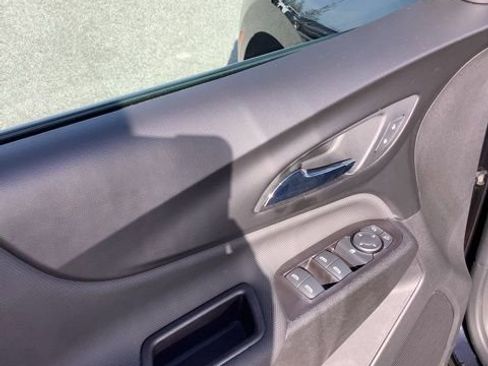 Used 2022 Chevrolet Equinox RS w/ RS Leather Package image 18