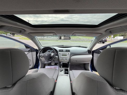 Used 2010 Toyota Camry SE FWD image 16