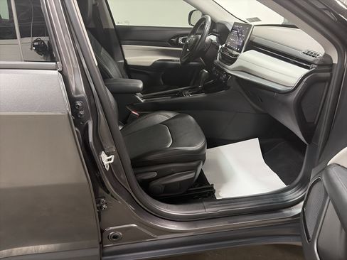 Used 2022 Jeep Compass Limited image 28