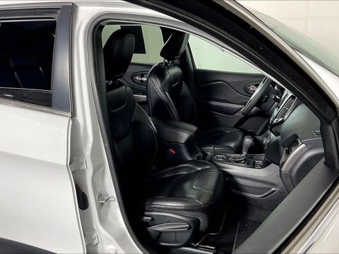 Used 2020 Jeep Cherokee Latitude Plus image 10