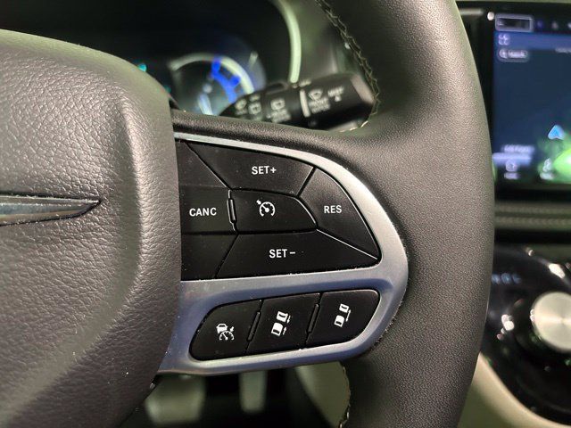Used 2024 Chrysler Pacifica Limited FWD image 26