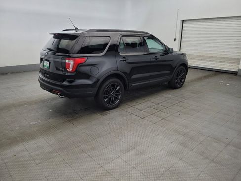 Used 2018 Ford Explorer XLT w/ Equipment Group 202A AWD/4WD image 10