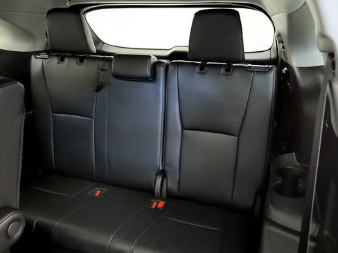 Certified 2024 Toyota Highlander XLE AWD/4WD image 37