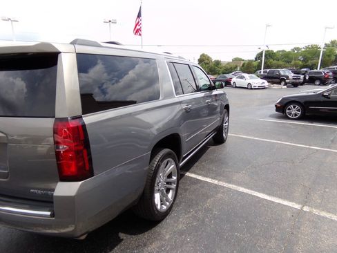 Used 2019 Chevrolet Suburban Premier w/ Premier Plus Edition AWD/4WD image 53