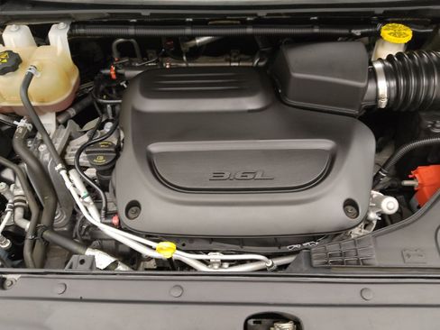 Used 2021 Chrysler Pacifica Touring-L FWD image 30