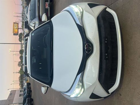 Used 2021 Toyota C-HR XLE image 5