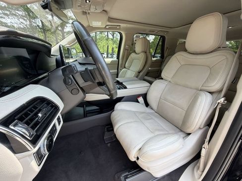 Used 2019 Lincoln Navigator Reserve AWD/4WD image 11