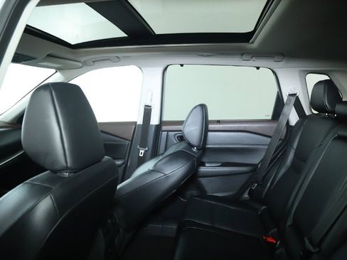 Used 2023 Nissan Rogue SV w/ SV Premium Package image 15