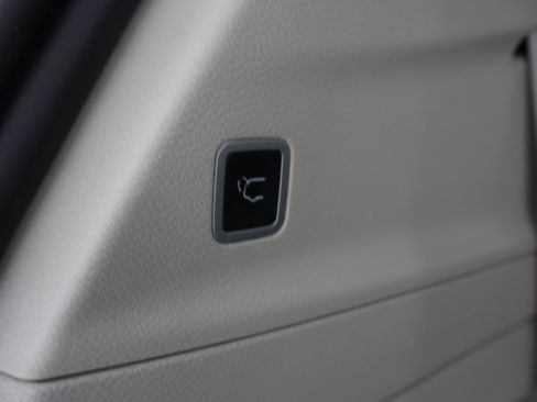 Used 2024 Chrysler Pacifica Touring-L FWD image 29