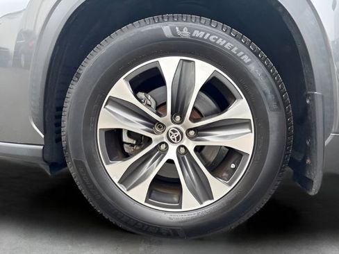 Used 2020 Toyota Highlander XLE AWD/4WD image 43