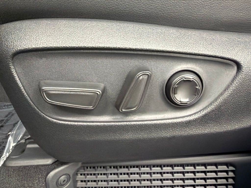 Used 2026 Toyota Sienna Limited FWD image 23