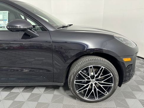 Certified 2025 Porsche Macan image 11
