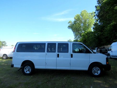 Used 2011 Chevrolet Express 3500 LS image 4