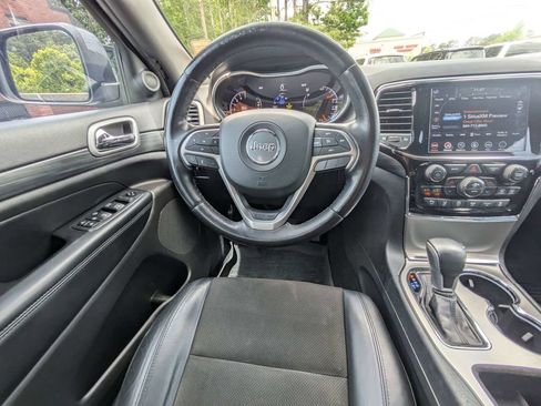 Used 2020 Jeep Grand Cherokee Altitude RWD image 13