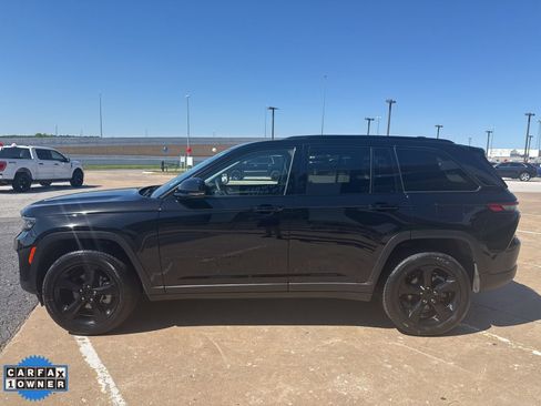 Used 2023 Jeep Grand Cherokee Limited w/ Black Appearance Package AWD/4WD image 6