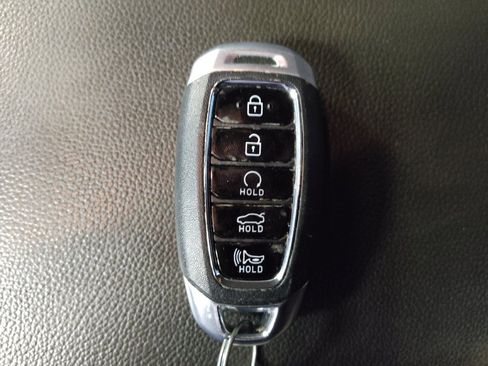 Used 2023 Hyundai Elantra Limited w/ Preferred Accessory Package FWD image 32