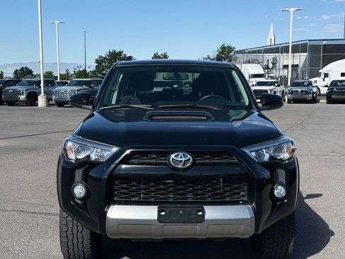 Used 2019 Toyota 4Runner TRD Off-Road AWD/4WD image 2