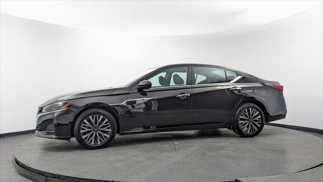 Used 2025 Nissan Altima 2.5 SV FWD image 3