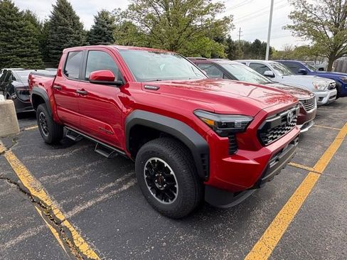 Used 2025 Toyota Tacoma TRD Off-Road AWD/4WD image 1